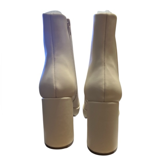 New in box Rialto Cream winter white Chunky Heel Boots Classic 7 1/2 - Picture 9 of 16
